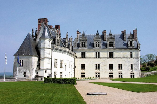 Loire Valley Castles Small-Group Day Trip from Paris - Chambord: a Renaissance giant with a famous staircase