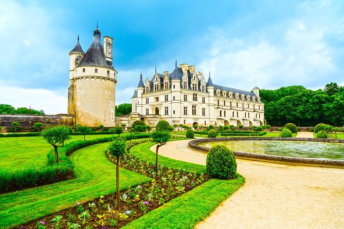 Loire Valley Wine and Castles Small-Group Day Trip from Paris - Leaving Paris in a van for up to eight