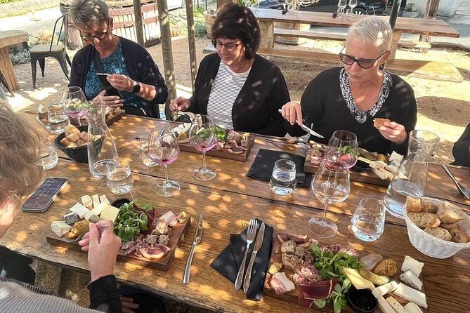 Loire Valley Wines and Castle Small Group Day Trip from Paris - The guide makes or breaks the day