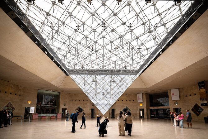 Louvre Masterpieces Express Guided Tour & French Wine Tasting - The walk from the Louvre to Ô Chateau