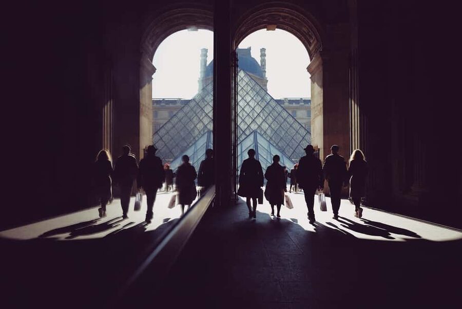 Louvre & Mona Lisa Small Group Tour with Reserved Entry - Three hours, twelve people, and a lot of walking