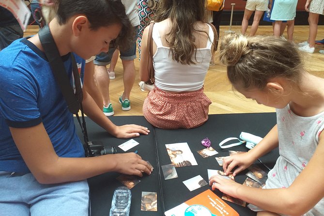 Louvre Museum Guided Family Treasure Hunt - Guides who know how to hold a child’s attention