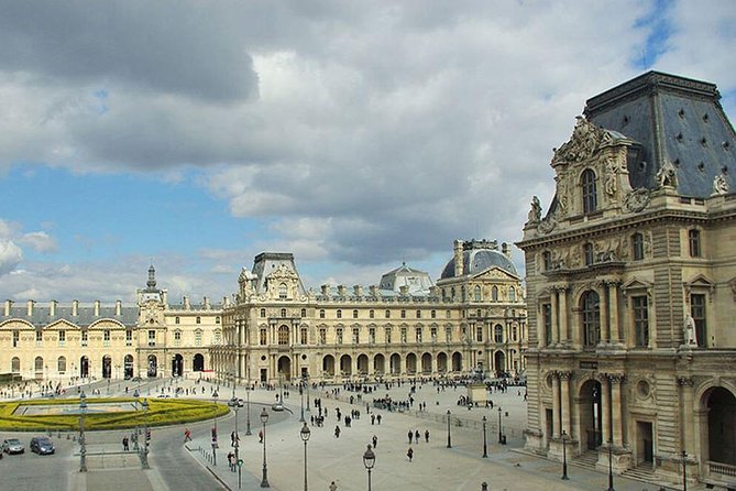 Louvre Museum Guided Family Treasure Hunt - Meeting your guide at the Louvre