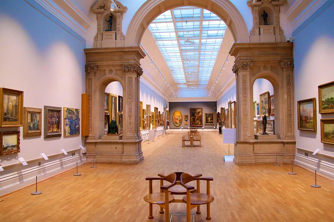 Louvre Museum Guided Tour Options with Timed Entry - The limits you should weigh