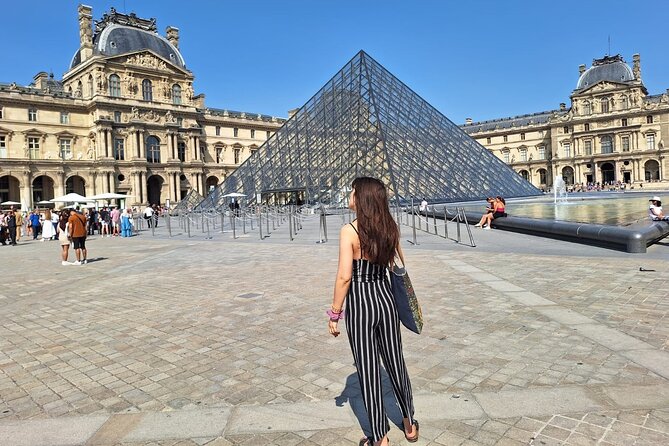 Louvre Museum Guided Tour with Artist - Inside the Louvre: 100 minutes with a focused route