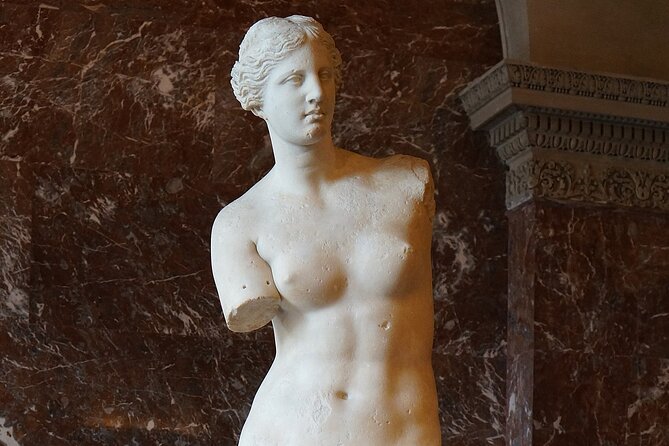 Louvre Museum - Private Family Tour with Da Vinci Treasure Hunt - What the headset and prebooked ticket change