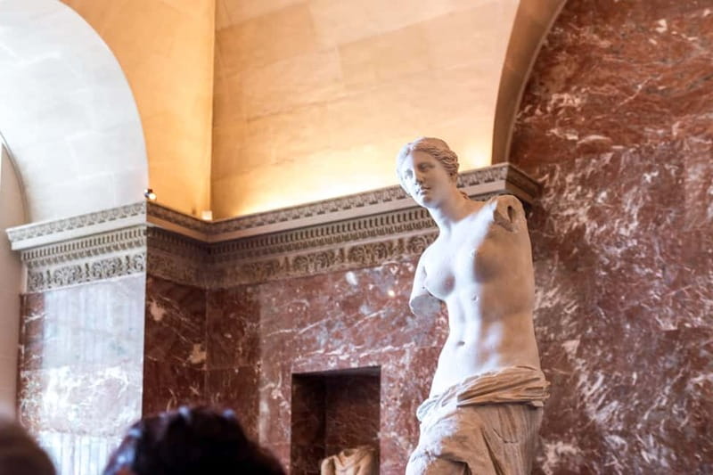 Louvre Museum: Skip-the-Line Small Group Guided Tour - How the small-group format affects the visit