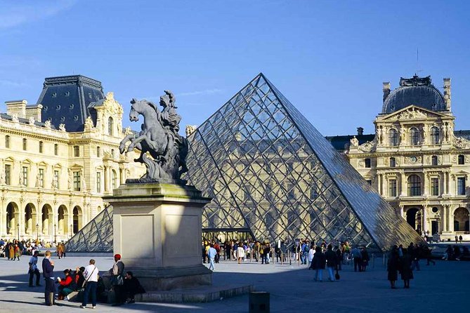 Louvre Museum Small Group Spanish Guided Tour - A fast route through the Louvre’s biggest sights