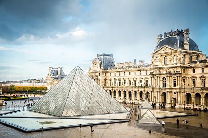 Louvre Priority Access with Mona Lisa Escort or Guided Option - Accessibility and practical comfort