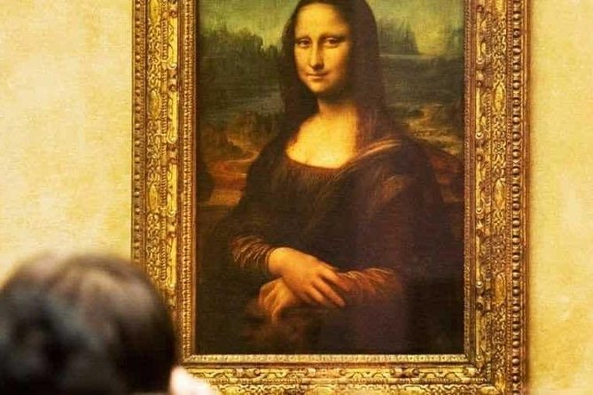 LOUVRE PRIVATE TOUR: Priority Access tickets & Local expert guide - Inside the Louvre: fortress, palace, and museum