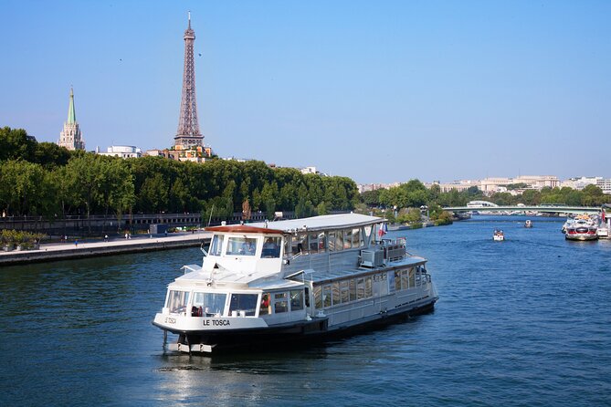 Lunch Cruise Check-out from the Eiffel Tower - A Paris lunch that moves with the river