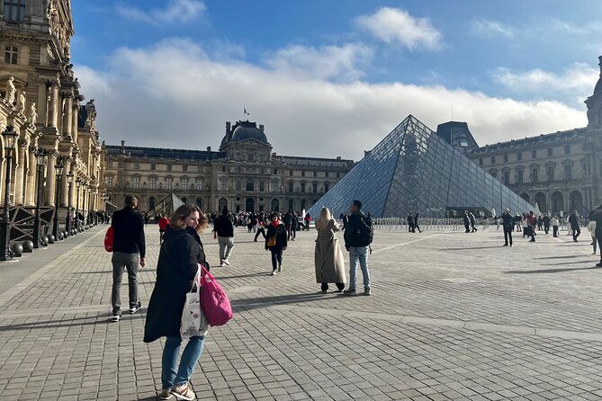 Mamma Mia! Paris Louvre Museum Guided Tour Kid-Friendly Activity - What the best guide brings to the experience