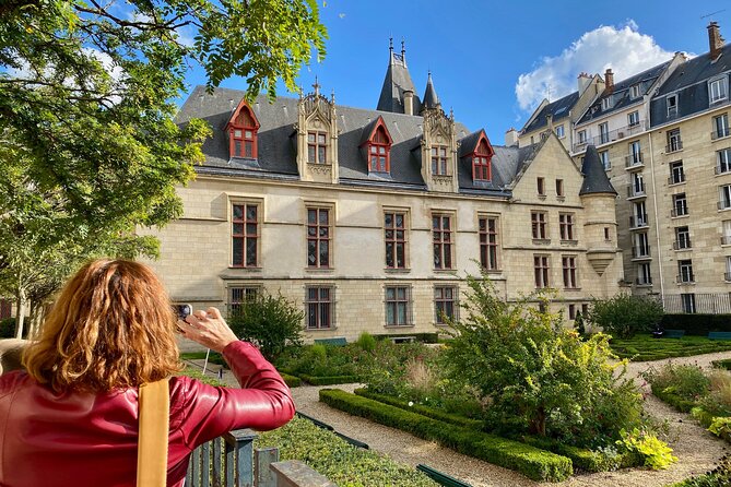 Marais HiddenTreasures, audioguided walking tour - How the Rewind app works on the street
