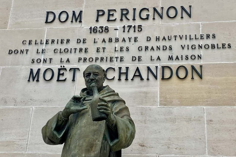Moet et Chandon Veuve Clicquot Pommery Private Champagn Trip - Lunch and free time in Épernay