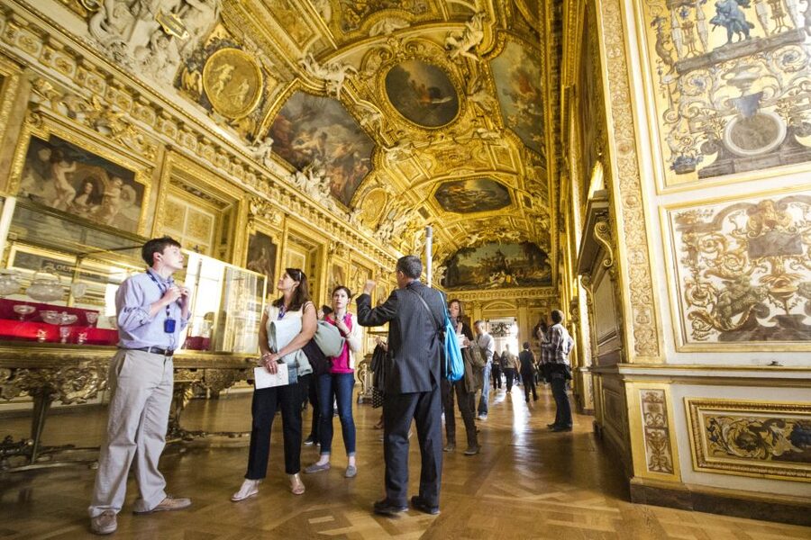 Mona Lisa & Louvre Masterpieces Tour with Reserved Access - The Pyramid and the palace setting