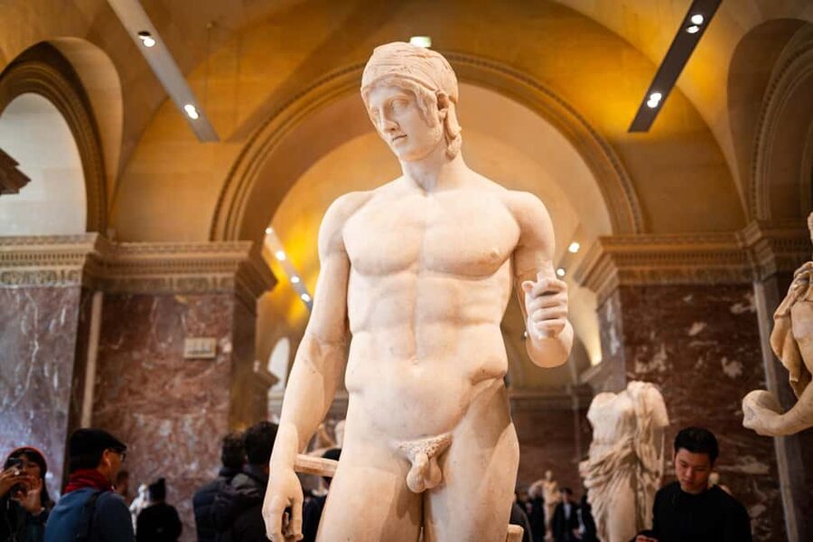 Mona Lisa & Treasures: 6-people Max Louvre Experience - How to get more from the two hours