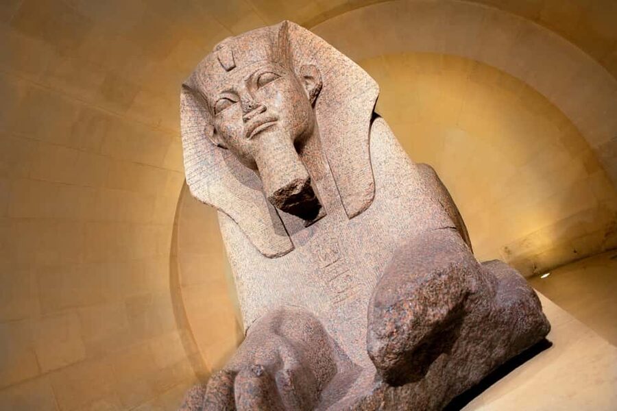 Mona Lisa & Treasures: 6-people Max Louvre Experience - Winged Victory and the art of first impressions