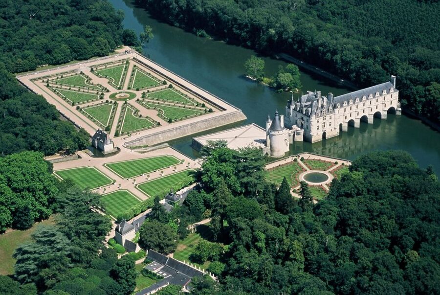 Mont Saint-Michel & Chateaux Country 3-Day Tour from Paris - A big French route in only 60 hours