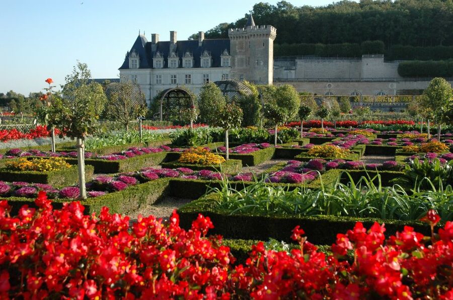 Mont Saint-Michel & Chateaux Country 3-Day Tour from Paris - Hotels, meals, and room arrangements