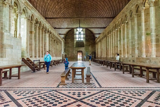 Mont Saint Michel Day Trip from Paris with English Speaking Guide - Lunch choices inside the island village