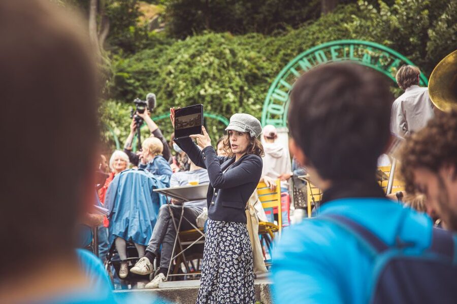 Montmartre en chansons: tour with a professional singer - Why the singing changes a Montmartre walk
