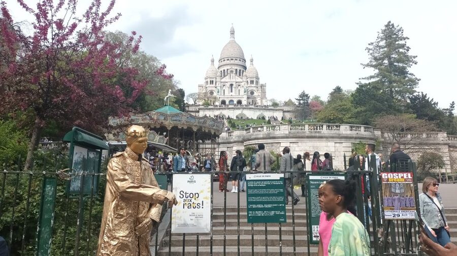 Montmartre: Guided Tour for Kids and Families - Finishing at Moulin Rouge