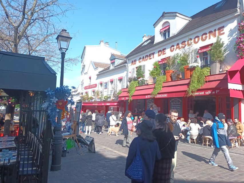 Montmartre: Guided Tour for Kids and Families - Moulin de la Galette and the artists of Bateau-Lavoir