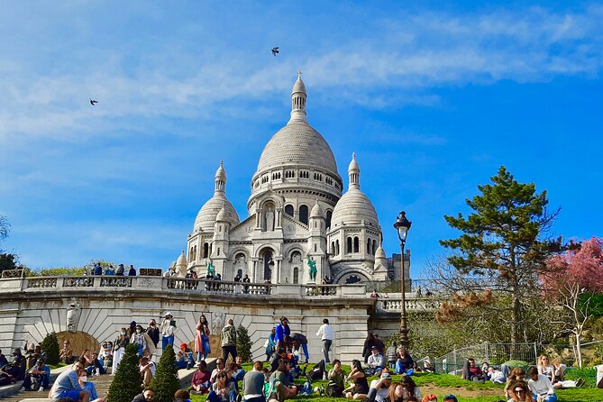 Montmartre Guided Walking Tour: Famous Artists and Cabarets - Dalida, La Maison Rose, and the everyday quarter