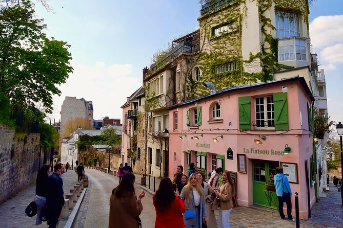 Montmartre Guided Walking Tour: Famous Artists and Cabarets - Montmartre’s vineyard and Place du Tertre