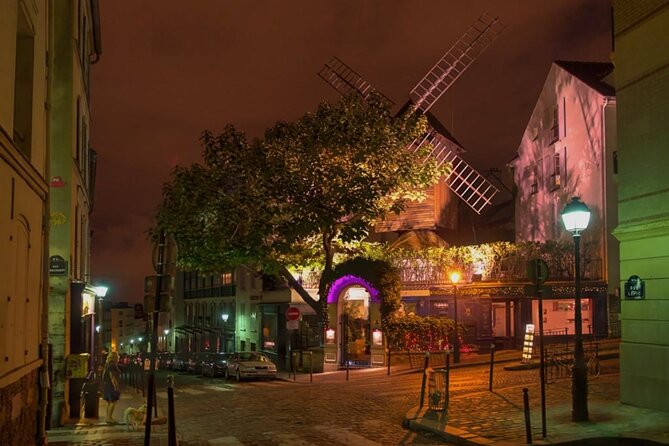 Montmartre Paris Walking Tour with Audioguide on Your Smartphone - Place du Tertre and the working artist tradition