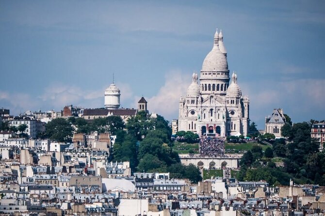 Montmartre Paris Walking Tour with Audioguide on Your Smartphone - Dalida’s statue and a local legend