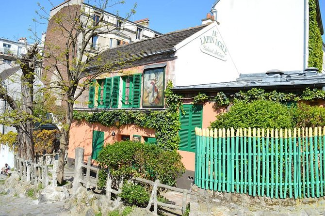 Montmartre & Sacré Coeur Private Historical 2-Hour Walking Tour in Paris - Small practical details that improve the walk