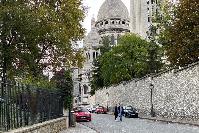 Montmartre Semi Private Tour: from Moulin Rouge, to Sacré-Cœur - The vineyard and Au Lapin Agile
