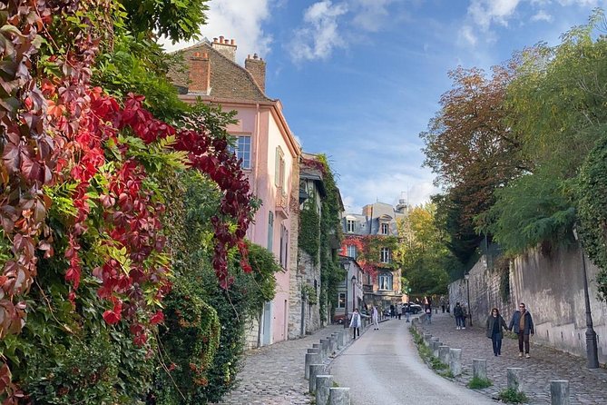 Montmartre Semi Private Tour: from Moulin Rouge, to Sacré-Cœur - Place du Tertre and the art-filled center