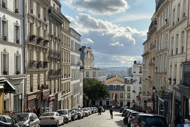 Montmartre Semi Private Tour: from Moulin Rouge, to Sacré-Cœur - A slice of bread before the climb