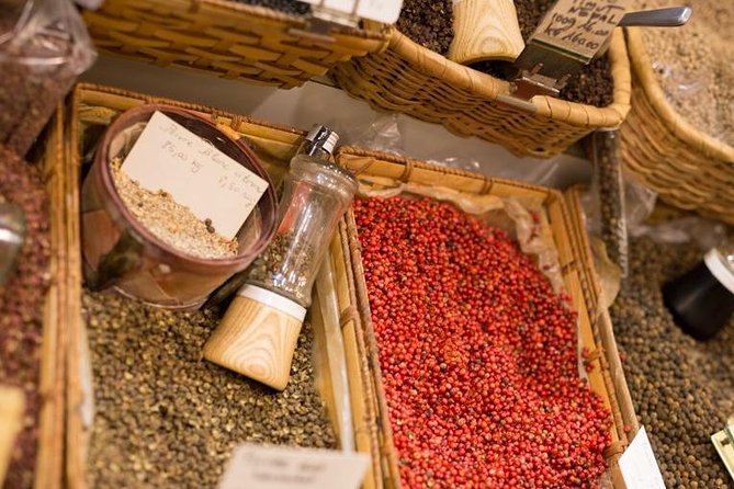 Montmartre The Private Food Tasting Tour with a French Gastronomy Expert - Why food is the right way into Montmartre