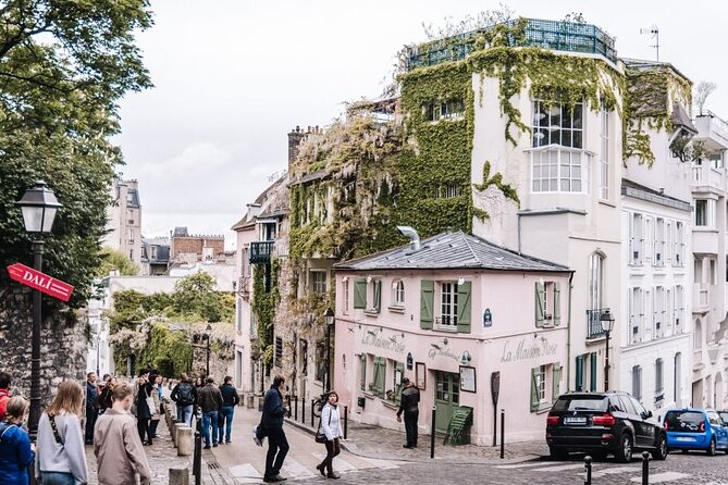Montmartre Tour with a Local Guide: Private & 100% Personalized - Why a private walk works well in Montmartre