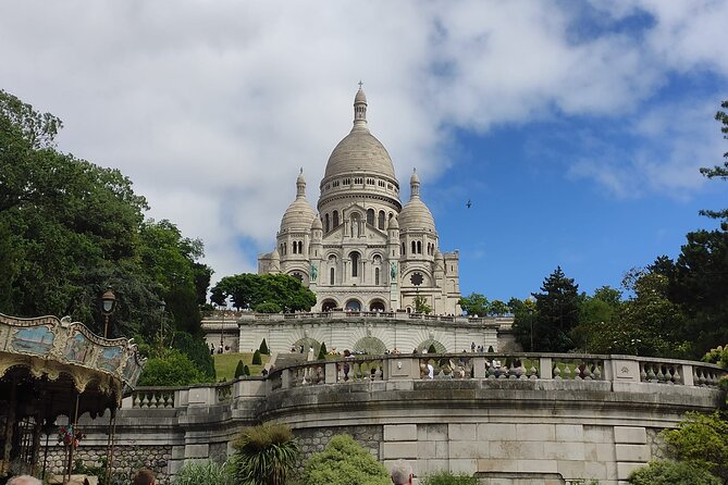 Montmartre Walking Guided Tour - The famous pink house, La Maison Rose