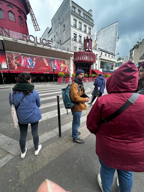 Montmartre Walking Tour: A Journey Through Art and History - A secret stop and the first viewpoints