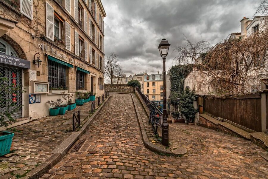 Montmartre Walking Tour in English - Café des Deux Moulins and the Montmartre of Amélie