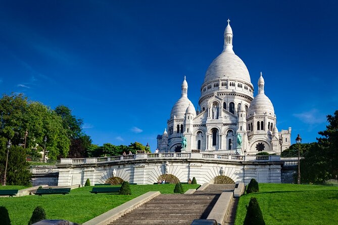 Montmartre Walking Tour: The Best of Art, Culture &Parisian Charm - Meeting artists across Montmartre
