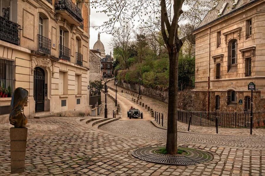 Montmartre Walking Tour with a Local Guide - Moulin de la Galette and the artists’ hill