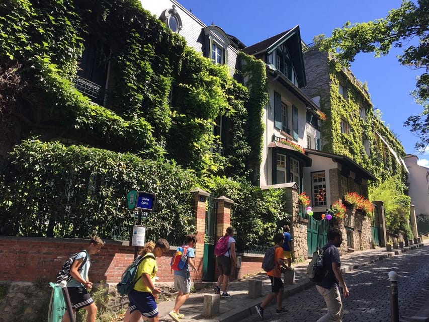 Montmartre Walking Tour with a Local Guide - Place du Tertre and the modern artist quarter