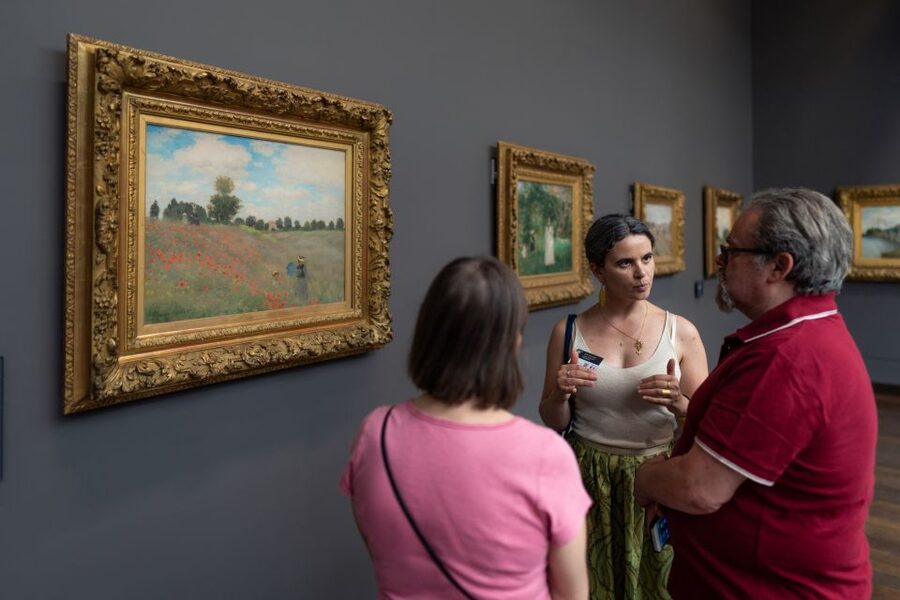 Musée d’Orsay: Guided Impressionist Tour & Gourmet Lunch - Inside the former railway station