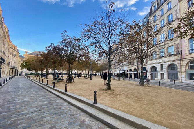 Mysteries & Legends, smartphone audioguided walking tour - Crossing the Pont des Arts