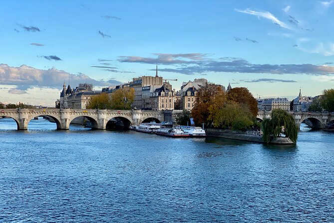 Mysteries & Legends, smartphone audioguided walking tour - Pont-Neuf and the stories beneath the postcard view