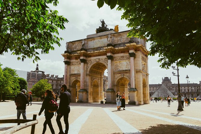 Napoleon Bonaparte: Life & Legacy Guided Tour + Visit to his Tomb - Arriving at Les Invalides and Napoleon’s Tomb