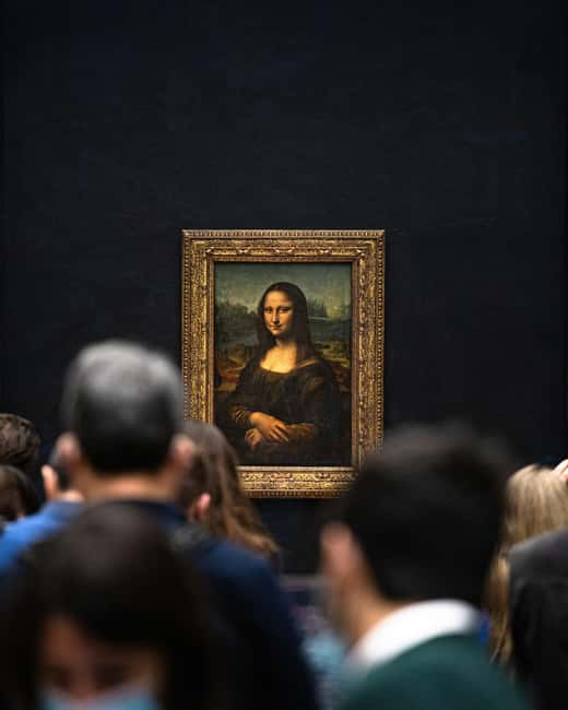 Night at the Louvre Museum: 6-people Max Guided Exploration - The first hour: famous art with a human guide
