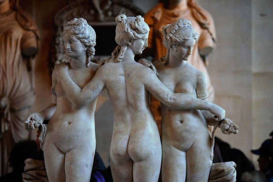 Night at the Louvre Museum: 6-people Max Guided Exploration - What a six-person limit really changes