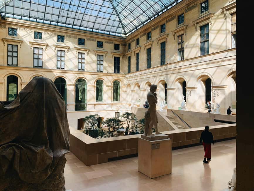 Night at the Louvre Museum: 6-people Max Guided Exploration - Stairs, heat, and mobility concerns